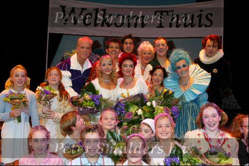 Tilburg 13 oktober 2003
Premiere kunt u mij de weg naar hamelen vertellen...
Loeki Knol Rene v Kooten  Kima Lian v d Meij Janke Dekker Danny Rook Inge Iepenburg