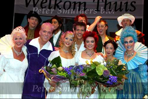 Tilburg 13 oktober 2003
Premiere kunt u mij de weg naar hamelen vertellen...
Loeki Knol Rene v Kooten  Kima Lian v d Meij Janke Dekker Danny Rook