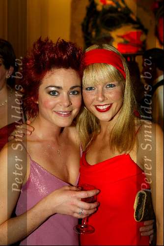 Tilburg 13 oktober 2003
Premiere kunt u mij de weg naar hamelen vertellen...
Chantal Janzen en Kim Lian v d Meij