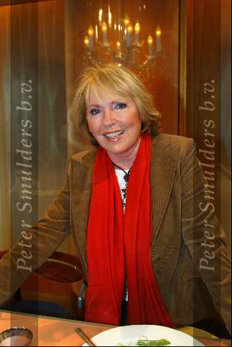Hilversum 14 oktober 2003
Mireille Bekooy 
Nw. TROS Middag Magazine sinds Oktober 2003