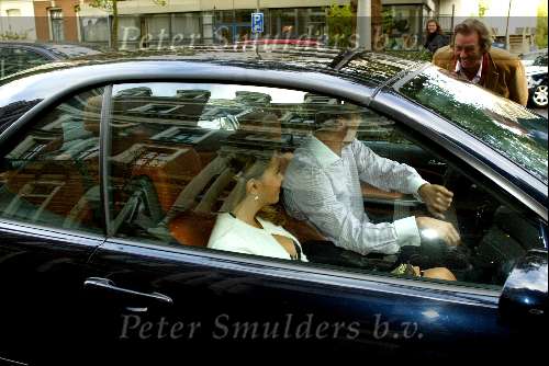 Amsterdam 6 oktober 2003
Beau Monde awards in het amstel hotel
Raphael v d Vaart en Silvie Meis in BMW M3