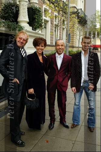 Amsterdam 6 oktober 2003
Beau Monde Awards in het amstel hotel
Janke Dekker Stanley Burlesson en Jan Arntzen