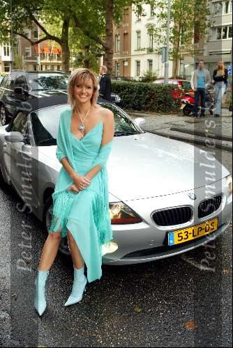 Amsterdam 6 oktober 2003
Beau Monde awards in het amstel hotel
Tooske Breugem bij haar BMW Z3 Cabriolet
