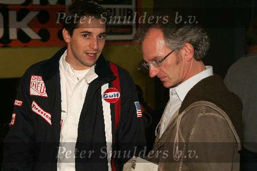 Someren, 22 Oktober 2005
Fanclub meeting van formule 1 coureur Christijan Albers
Christijan Albers in gesprek met Jeroen van Inkel
© Foto Bart Bel