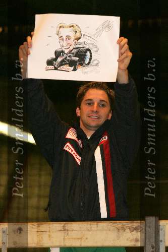 Someren, 22 Oktober 2005
Fanclub meeting van formule 1 coureur Christijan Albers
Christijan Albers verkoopt op een veiling spullen van zichzelf voor het goede doel
© Foto Bart Bel