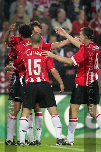 Eindhoven, 15 Oktober 2005 
Kompetiewedstrijd Seizoen 2005/2006 
PSV-AZ, eindstand 3-0 
Jan Vennegoor of Hesselink is zeer gelukkig na zijn doelpunt
© Foto Bart Bel