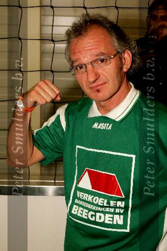 Someren, 22 Oktober 2005 
Fanclub meeting van formule 1 coureur Christijan Albers 
Jeroen van Inkel was de presentator van de fanclub meeting van Christijan Albers, Hier gaat hij voetballen met Christijan
© Foto Bart Bel