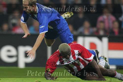 Eindhoven, 15 Oktober 2005
Kompetitiewedstrijd Seizoen 2005/2006 
PSV-AZ eindstand 3-0 
Kone in stevig duel om de bal