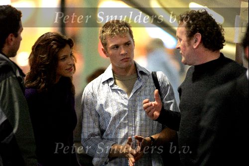 Schiphol 23 oktober 2004
Opnames film 5 fingers met Touriya en Ryan philippe op Schiphol.