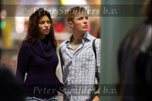 Schiphol 23 oktober 2004
Opnames film 5 fingers met Touriya en Ryan philippe op Schiphol.
