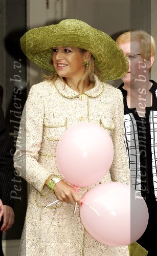 Arnhem 14 oktober 2005
Prinses Maxima bij Vrouwen van nu in papendal.met roze ballonnen
Peter Smulders bv