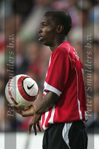 Eindhoven, 24 September 2005 
Kompetitiewedstrijd Seizoen 2005/2006 
PSV-RBC, eindstand 2-0 
DaMarcus Beasley gaat de bal ingooien
© Foto Bart Bel