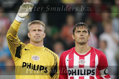 Eindhoven, 24 September 2005 
Kompetitiewedstrijd Seizoen 2005/2006 
PSV-RBC, eindstand 2-0 
Edwin Zoetebier bedankt zijn fans voor de steun die ze hem geven nu hij in de basis staat
© Foto Bart Bel
