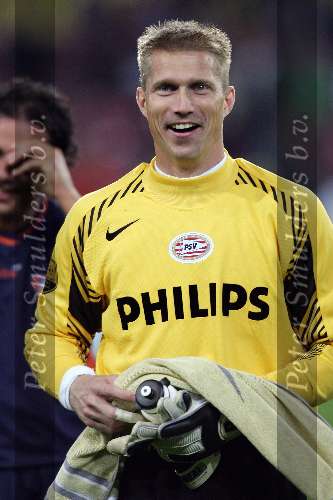 Eindhoven, 24 September 2005 
Kompetitiewedstrijd Seizoen 2005/2006 
PSV-RBC, eindstand 2-0 
Edwin Zoetebier loopt het veld af met een tevreden glimlach na zijn optreden
© Foto Bart Bel