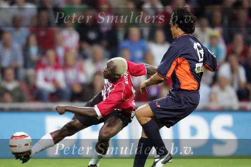 Eindhoven, 24 September 2005 
Kompetitiewedstrijd Seizoen 2005/2006 
PSV-RBC, eindstand 2-0 
Fortes Rodriquez kan niet voorkomen dat Kone een voorzet geeft