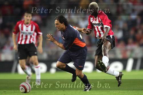 Eindhoven, 24 September 2005 
Kompetitiewedstrijd Seizoen 2005/2006 
PSV-RBC, eindstand 2-0 
Kone in duel met Fortes Rodriquez