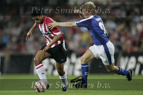 Eindhoven, 10 September 2005 
Competitie wedstrijd PSV-FC Utrecht 
Eindstand 1-0 
Michael Reiziger in de stromende regen in duel met Rick Kruys
© Foto Bart Bel