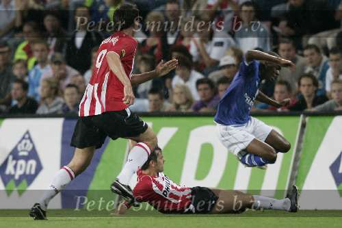 Eindhoven, 10 September 2005 
Competitie wedstrijd PSV-FC Utrecht 
Eindstand 1-0
Phillip Cocu maakt een stevige tackle op Edson Braafheid
© Foto Bart Bel