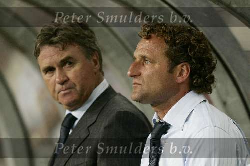 Eindhoven, 10 September 2005
Competitie wedstrijd PSV-FC Utrecht 
Eindstand 1-0 
Rene Eijkelkamp zit gespannen op de bank voor zich uit te kijken samen met hoofdcoach Guus Hiddink
© Foto Bart Bel