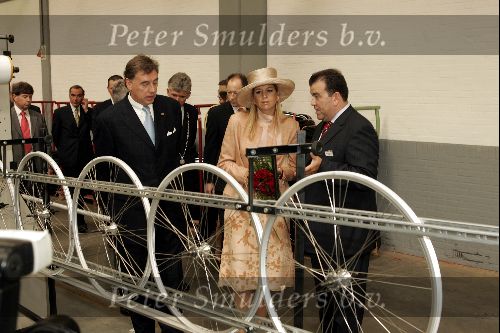 Heerenveen 14 september 2004
Maxima bij Batavus voor 1000000 e fiets. Samen met Ed Nijpels