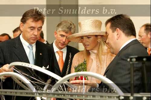 Heerenveen 14 september 2004
Maxima bij Batavus voor 1000000 e fiets. Maxima met Ed Nijpels