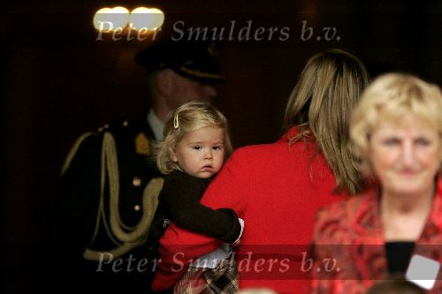 Den Haag 27 september 2005
Prinses Maxima en Amalia bestellen de eerste kinderpostzegels op paleis noordeinde.
Peter Smulders bv