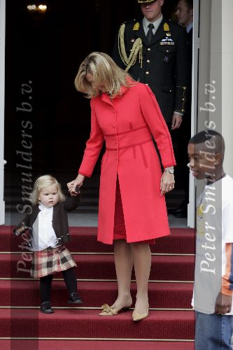 Den Haag 27 september 2005
Prinses Maxima en Amalia bestellen de eerste kinderpostzegels op paleis noordeinde.
Peter Smulders bv