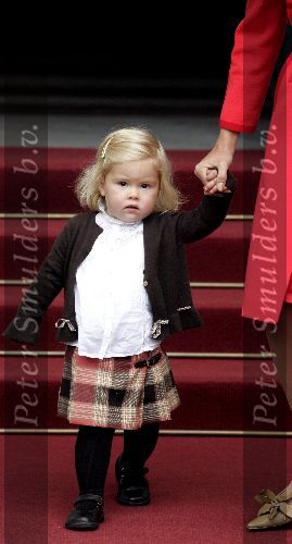 Den Haag 27 september 2005
Prinses Maxima en Amalia bestellen de eerste kinderpostzegels op paleis noordeinde.
Peter Smulders bv