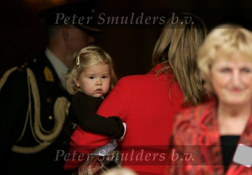 Den Haag 27 september 2005
Prinses Maxima en Amalia bestellen de eerste kinderpostzegels op paleis noordeinde.
Peter Smulders bv