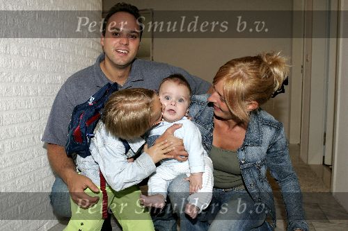 Fijnaart 23 augustus 2005
Christiaan Bauer voor het eerst naar school met broer Jan en Frans Bauer en Mariska. Frans Bauer jr
Peter Smulders bv