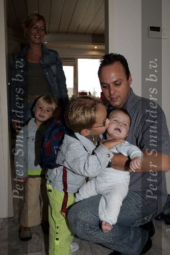 Fijnaart 23 augustus 2005
Christiaan Bauer voor het eerst naar school met broer Jan en Frans Bauer en Mariska. Frans Bauer jr
Peter Smulders bv