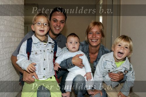 Fijnaart 23 augustus 2005
Christiaan Bauer voor het eerst naar school met broer Jan en Frans Bauer en Mariska. Frans Bauer jr
Peter Smulders bv