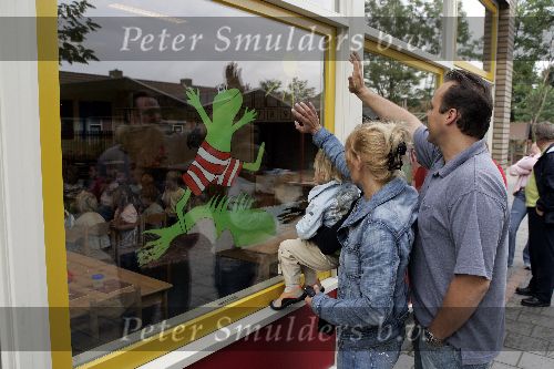 Fijnaart 23 augustus 2005
Christiaan Bauer voor het eerst naar school met broer Jan en Frans Bauer en Mariska
Peter Smulders bv