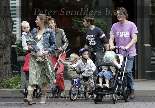 Amsterdam 24 september 2005
Prins Bernhard jr   met Prins Maurits prinses Annette en Prinses Marilene met kinderen wandelen
Peter Smulders bv