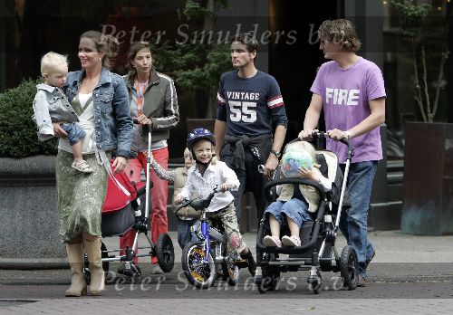 Amsterdam 24 september 2005
Prins Bernhard jr   met Prins Maurits prinses Annette en Prinses Marilene met kinderen wandelen
Peter Smulders bv