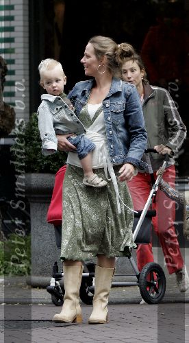 Amsterdam 24 september 2005
Prins Bernhard jr   met Prins Maurits prinses Annette en Prinses Marilene met kinderen wandelen
Peter Smulders bv