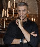Velzen 19 mei 2026
Presentatie cast the Mentelist . De Nederlandse line-up bestaat uit Niels Houtepen (The Mentalist), Aaron Crow (The Daredevil), Scott & Muriel (The Accidentalists), Zippo Guo (The Manipulator), Dann Stevens (The Magician) en Hans Klok (The Fastest Illusionist in the World). Irene Moors presenteert het 
 