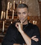 Velzen 19 mei 2026
Presentatie cast the Mentelist . De Nederlandse line-up bestaat uit Niels Houtepen (The Mentalist), Aaron Crow (The Daredevil), Scott & Muriel (The Accidentalists), Zippo Guo (The Manipulator), Dann Stevens (The Magician) en Hans Klok (The Fastest Illusionist in the World). Irene Moors presenteert het 
 