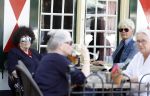Laren 23 juni 2026
Ad Visser met zijn vrouw op terras bij t Bonte paard in Laren .