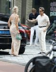 Nieuwegein 27 juni 2026
Andre Hazes en zijn vriendin Noa Braaf komen aan bij Wills voor de trouwerij van haar vader Denny Braaf . Ook de camera van hun real lif soap is aanwezig 