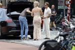 Nieuwegein 27 juni 2026
Andre Hazes en zijn vriendin Noa Braaf komen aan bij Wills voor de trouwerij van haar vader Denny Braaf . Ook de camera van hun real lif soap is aanwezig 