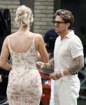 Nieuwegein 27 juni 2026
Andre Hazes en zijn vriendin Noa Braaf komen aan bij Wills voor de trouwerij van haar vader Denny Braaf . Ook de camera van hun real lif soap is aanwezig 
