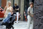 Nieuwegein 27 juni 2026
Andre Hazes en zijn vriendin Noa Braaf komen aan bij Wills voor de trouwerij van haar vader Denny Braaf . Ook de camera van hun real lif soap is aanwezig 