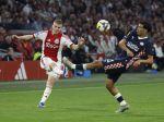 Amsterdam, 2 Mei 2026
Kompetitiewedstrijd AJAX-PSV, eindstand 2-2
Anton Gaaei met Couhaib Driouech