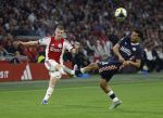 Amsterdam, 2 Mei 2026
Kompetitiewedstrijd AJAX-PSV, eindstand 2-2
Anton Gaaei met Couhaib Driouech