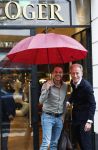 Amsterdam 2 juni 2026
Aran Bade loopt bij Oger de winkel uit 