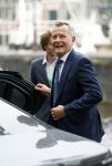 Amsterdam 3 juni 2026
Koning Willem Alexander en Koningin Maxima arriveren bij Carre  voor het Holland festival . Arthur v Dijk ontvangt ze .
