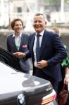 Amsterdam 3 juni 2026
Koning Willem Alexander en Koningin Maxima arriveren bij Carre  voor het Holland festival . Arthur v Dijk ontvangt ze .