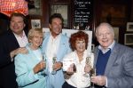 Laren 13 mei 2026
Imca Marina viert haar 85e verjaardag bij het bonte Paard in Laren . Bart Peeters Ria Valk Gerard Joling Imca Marina en Ronnie Tober 