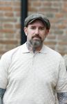 Arnhem 13 mei 2026
Ben Saunders loopt met een wandelstok omdat hij een drie dubbele hernia heeft .